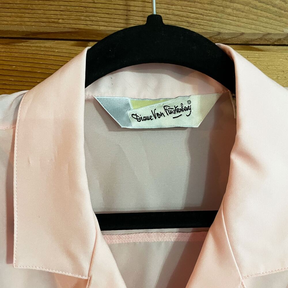 Diane Von Furstenberg VINTAGE Pink Top Shoulder Pads. Button Down Medium - Picture 3 of 7